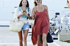 Kate Moss and Daughter bag a basket (Olivia)