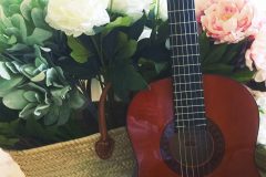 Olivia-Basket-with-flowers-and-guitar_1000